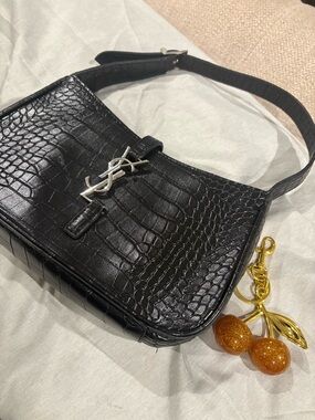 Keychain cherry gold
